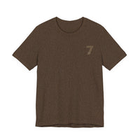 Nummer 7 Textmuster Tee | Minimalistisches Typografie-Rückenprint T-Shirt