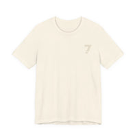 Nummer 7 Textmuster Tee | Minimalistisches Typografie-Rückenprint T-Shirt